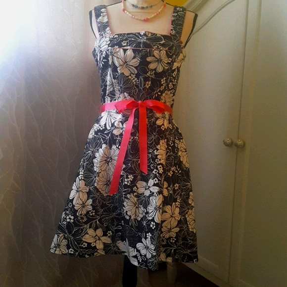 Scarlett Dresses & Skirts - 𝅺Scarlet Sundress Black White Hot Pink NWOT Sz 10